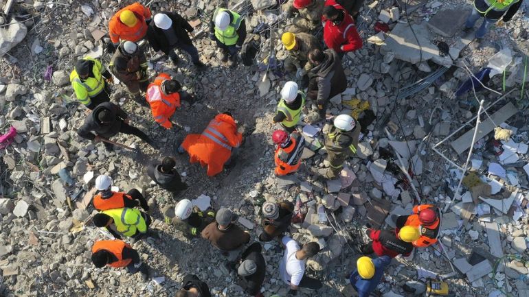 Σεισμός στην Τουρκία: Ακούστηκαν φωνές στην Αντιόχεια – Νέα επιχείρηση της ΕΜΑΚ Σεισμός στην Τουρκία: Ακούστηκαν φωνές στην Αντιόχεια – Νέα επιχείρηση της ΕΜΑΚ