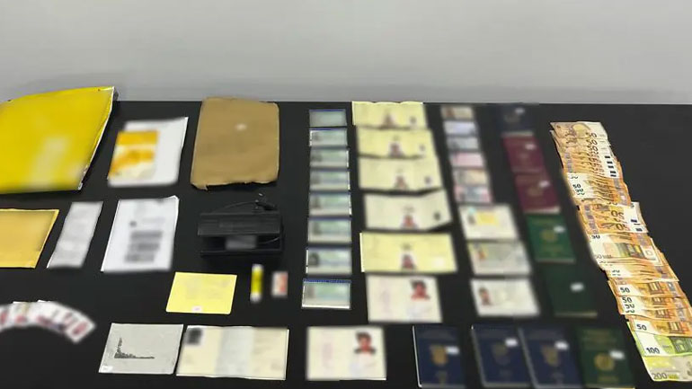 Συνελήφθη στέλεχος κυκλώματος πλαστογραφίας και παράνομης προώθησης μεταναστών