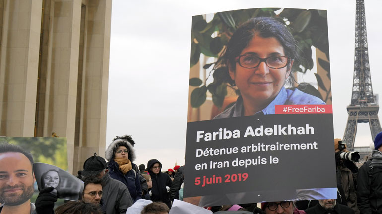 Ιράν: Αποφυλακίστηκε η Γαλλοϊρανή ερευνήτρια Φαριμπά Αντελκά