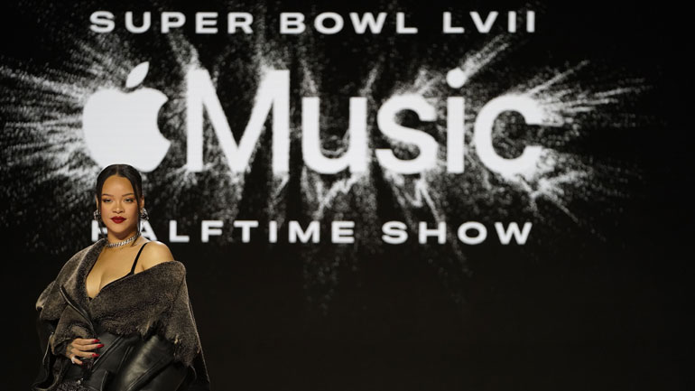 Η Ριάνα έτοιμη να ανέβει στη σκηνή του Super Bowl