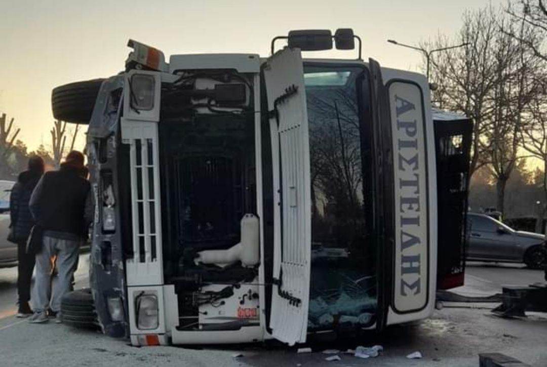 Το φορτηγό που ντεραπάρισε