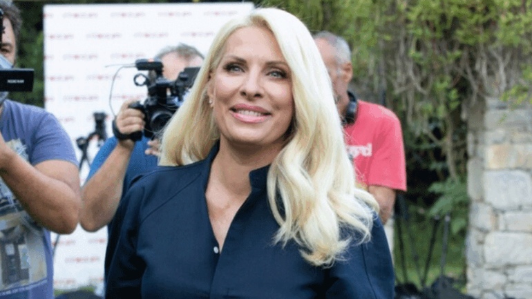 H Ελένη Μενεγάκη ποζάρει με τον Δημήτρη Ουγγαρέζο στο σπίτι του