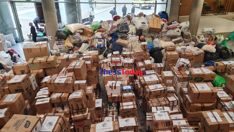Θεσσαλονίκη: Αμέτρητες κούτες με είδη πρώτης ανάγκης για Τουρκία και Συρία