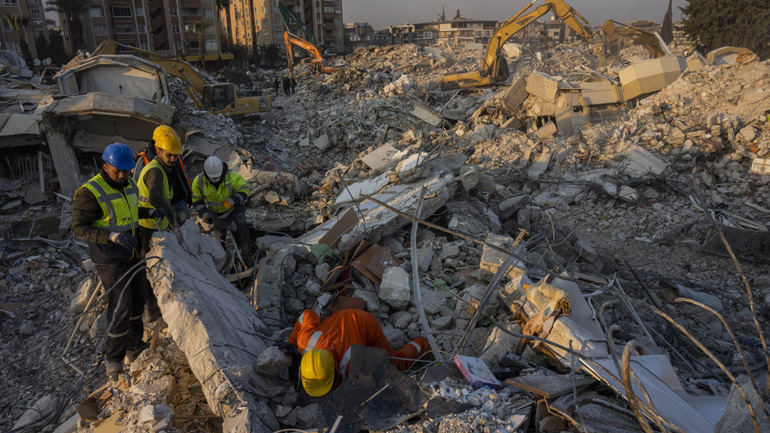 Τουρκία: Ακόμη ένα θαύμα στα ερείπια – 10χρονο κορίτσι ανασύρθηκε ζωντανό 183 ώρες μετά τον σεισμό