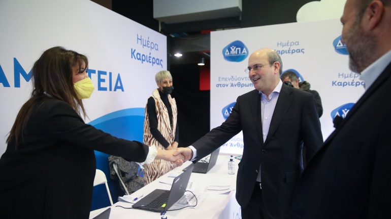 Κ. Χατζηδάκης: Κοινωνική πολιτική με αποτέλεσμα για τους ανέργους – 100.000 νέες θέσεις εργασίας δημιουργήθηκαν με τη συμβολή της ΔΥΠΑ
