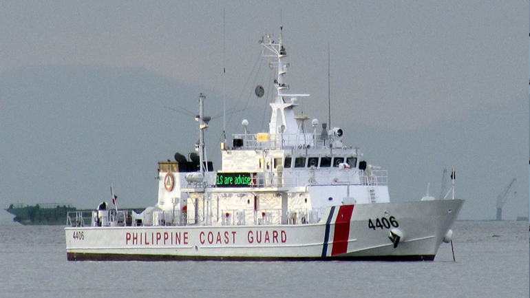 Η ακτοφυλακή των Φιλιππίνων κατηγορεί αυτή της Κίνας πως έβαλε στο στόχαστρο πλοίο της με «λέιζερ στρατιωτικού τύπου»