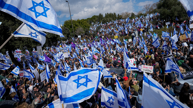 Διαδηλωτές συγκεντρώθηκαν μπροστά στο Ισραηλινό Κοινοβούλιο κατά της δικαστικής μεταρρύθμισης