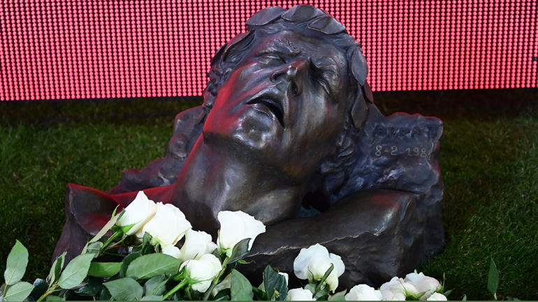 Ολυμπιακός-Παναιτωλικός: Οι παίκτες των δύο ομάδων τίμησαν τη μνήμη των θυμάτων της Θύρας 7