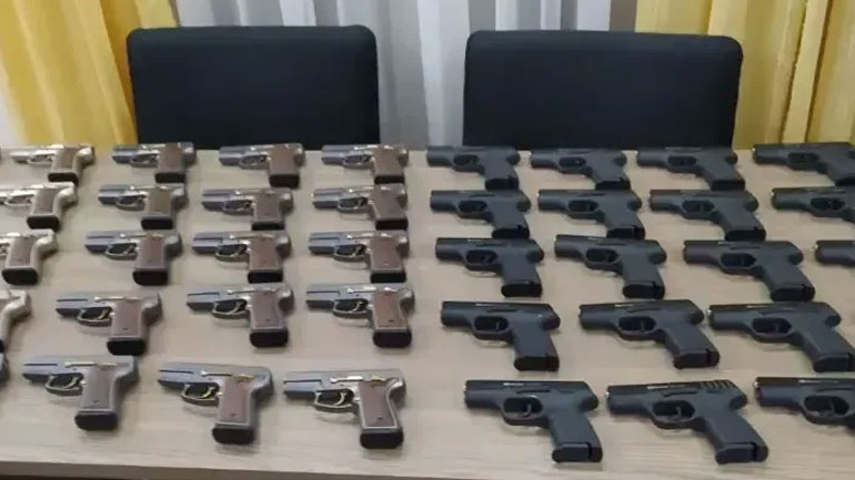 Εντοπίστηκαν 45 πιστόλια σε αυτοκίνητο στο Τελωνείο των Κήπων