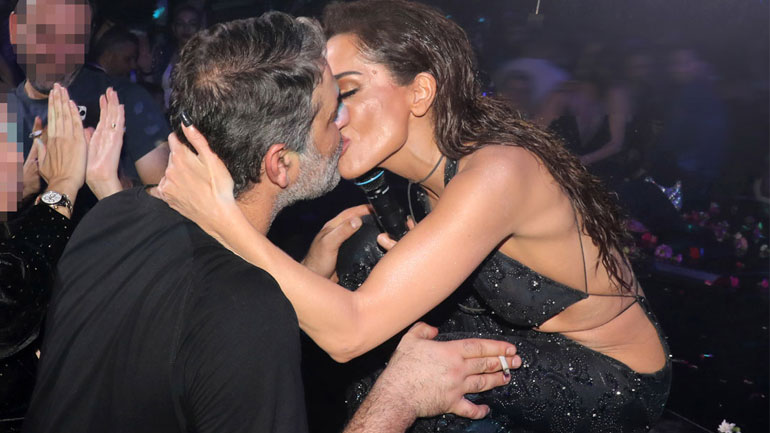 Ο Βασίλης Μπισμπίκης γιορτάζει τον έρωτά του με τη Δέσποινα Βανδή με ένα ασπρόμαυρο πορτρέτο