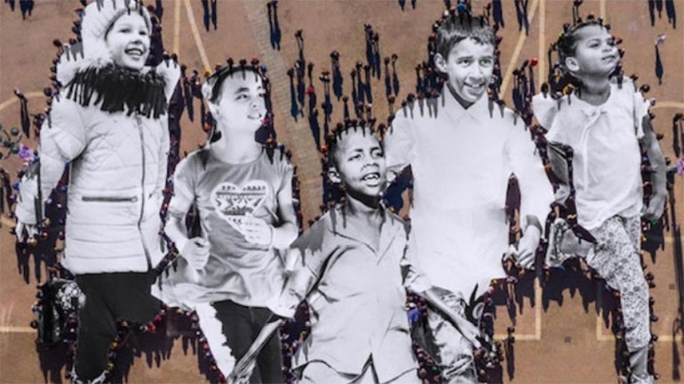 Περφόρμανς του JR με τοιχογραφίες εκτοπισμένων παιδιών στο Τορίνο