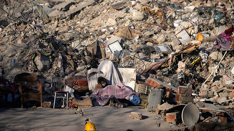 Ο ΠΟΥ χαρακτήρισε τον σεισμό στην Τουρκία ως «τη χειρότερη φυσική καταστροφή σε διάστημα ενός αιώνα» στην Ευρώπη Ο ΠΟΥ χαρακτήρισε τον σεισμό στην Τουρκία ως «τη χειρότερη φυσική καταστροφή σε διάστημα ενός αιώνα» στην Ευρώπη