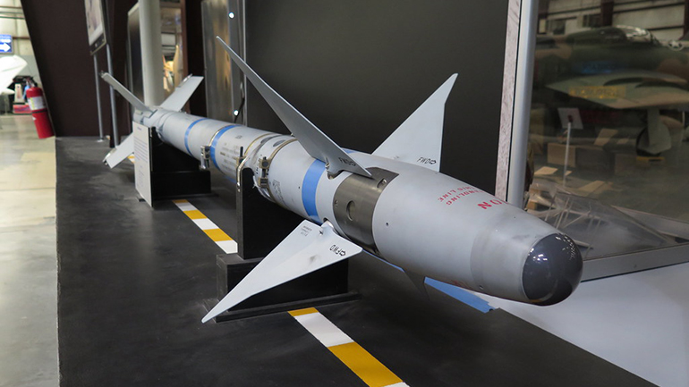 Με πυραύλους αξίας 439.000 δολαρίων καταρρίπτουν οι ΗΠΑ τα μυστηριώδη μπαλόνια Με πυραύλους αξίας 439.000 δολαρίων καταρρίπτουν οι ΗΠΑ τα μυστηριώδη μπαλόνια