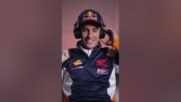 Ο Marc Marquez μαντεύει σε ποιά πίστα βρίσκεται από τον ήχο του κινητήρα!