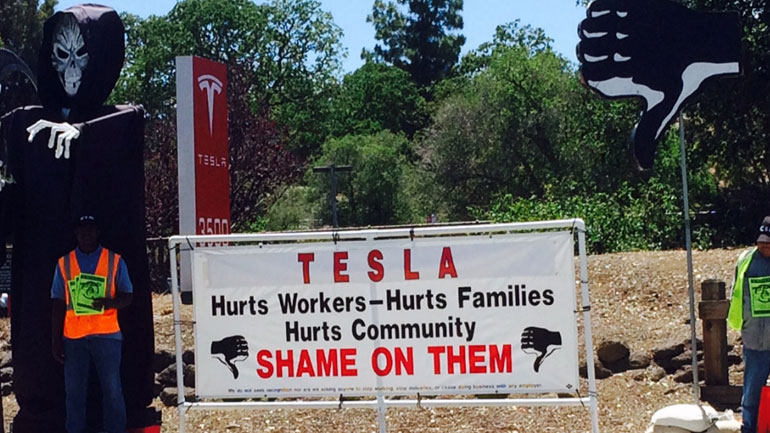 Εργαζόμενοι στην Tesla: «Δεν προλαβαίνουμε ούτε τουαλέτα να πάμε»