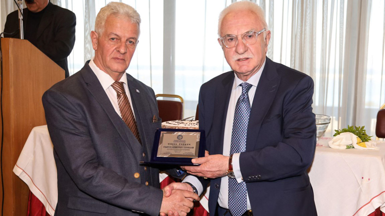 Ο Γιώργος Τσούκαλης τιμήθηκε στην Πάτρα από τους απόστρατους