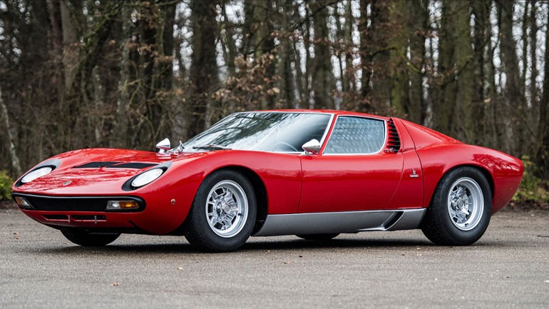 Το πρώτο supercar στην ιστορία “κλείνει” τα 60 και το γιορτάζει με τον καλύτερο τρόπο