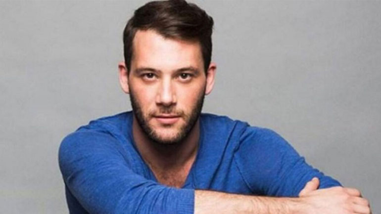 Ο Αντίνοος Αλμπάνης ξεσπά για τη φωτογραφία με το εσώρουχο που κατέβηκε: «Η Ελλάδα είναι το Ιράν της Μεσογείου»