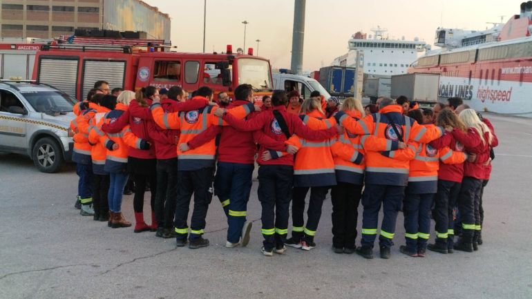 Σεισμός στην Τουρκία: Έφθασαν στον Πειραιά και στη Θεσσαλονίκη οι εθελοντές διασώστες της ΕΠΟΜΕΑ