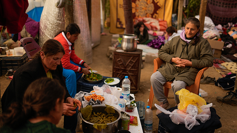 Δεύτερο κύμα ανθρωπιστικής βοήθειας από Ελλάδα για Τουρκία και Συρία