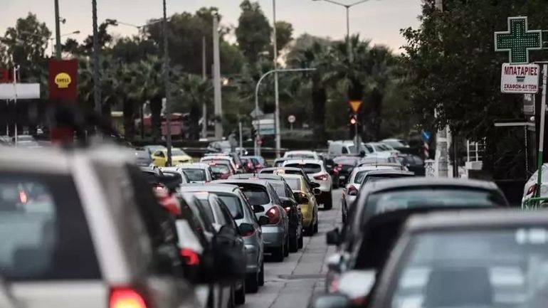 Μποτιλιάρισμα στον Κηφισό από σύγκρουση τριών οχημάτων – Καθυστερήσεις στην Αττική οδό