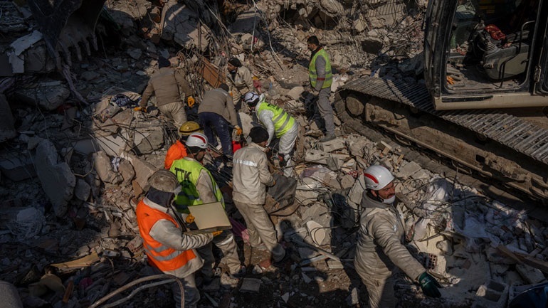 Τουρκία: Άλλοι τρεις επιζώντες ανασύρθηκαν από τα ερείπια 260 ώρες μετά τον σεισμό