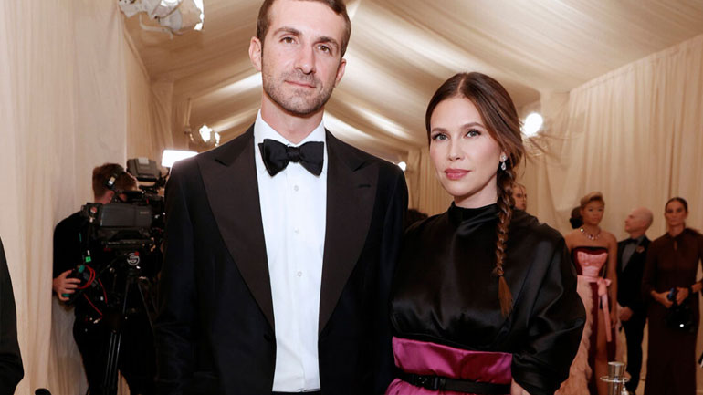 Dasha Zhukova – Σταύρος Νιάρχος: Η σπάνια φωτογραφία του ζευγαριού σε χειμερινό προορισμό