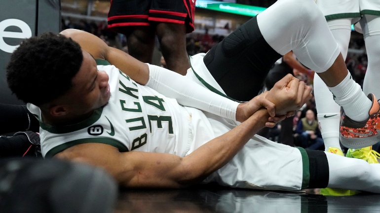 ΝΒΑ: Τραυματίστηκε ο Αντετοκούνμπο στην εύκολη νίκη των Μπακς στο Σικάγο