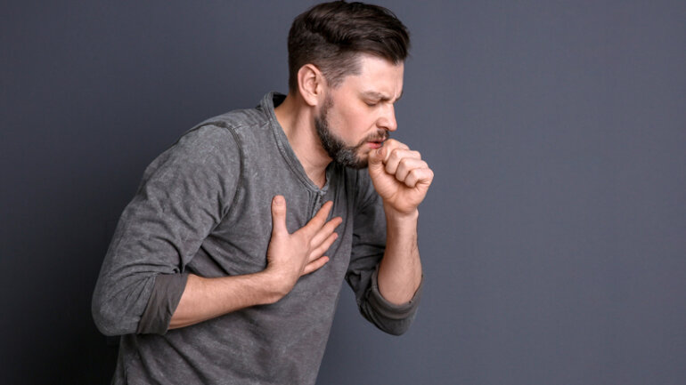 Χρόνιος βήχας: Πού οφείλεται και πώς αντιμετωπίζεται