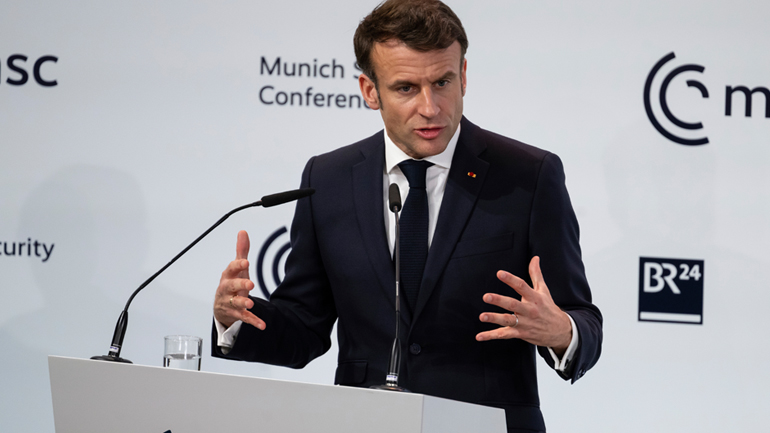 Ο Μακρόν στη Διάσκεψη του Μονάχου: Είμαστε έτοιμοι για παρατεταμένη σύγκρουση στην Ουκρανία