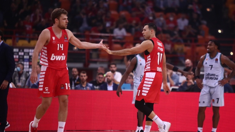 Βεζένκοφ και Σλούκας υποψήφιοι για τον τίτλο του MVP στη Euroleague