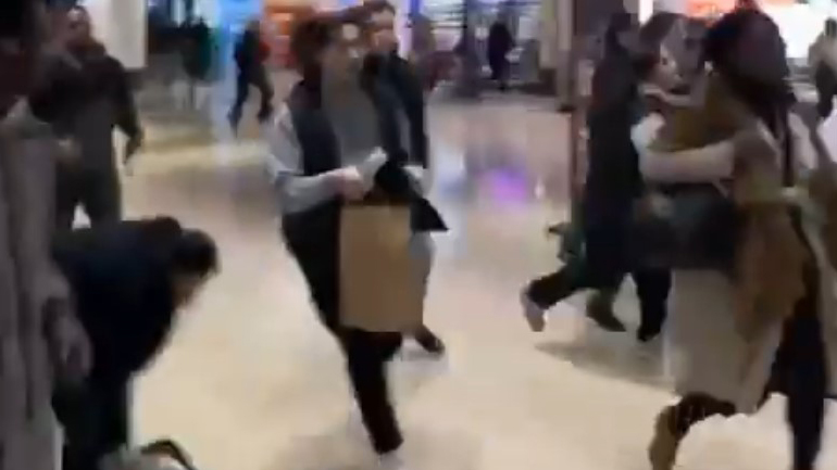 Πανικός σε εμπορικό κέντρο στο Παρίσι – Σε εξέλιξη αστυνομική επιχείρηση – Πληροφορίες για τραυματία Πανικός σε εμπορικό κέντρο στο Παρίσι – Σε εξέλιξη αστυνομική επιχείρηση – Πληροφορίες για τραυματία