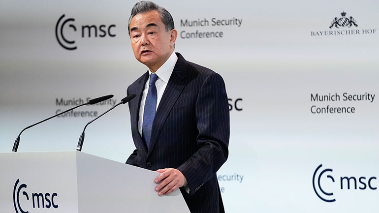 Διάσκεψη του Μονάχου: «Υστερική η αντίδραση των ΗΠΑ για το μπαλόνι» λέει η Κίνα