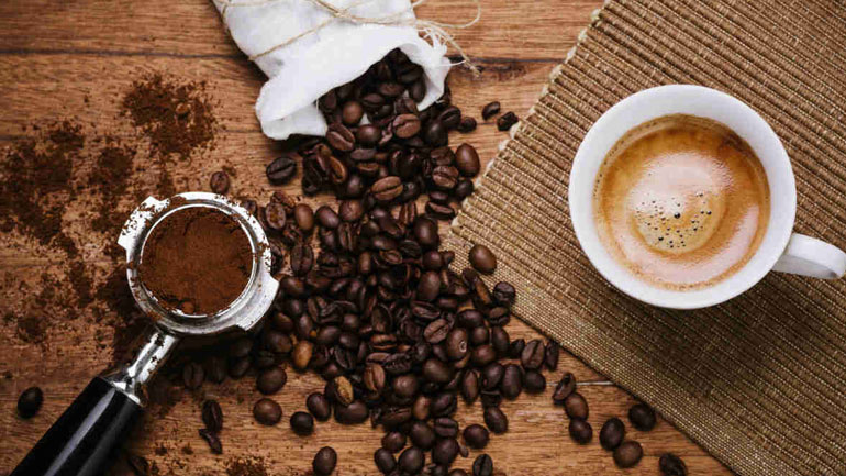 Η αλήθεια για την καφεΐνη: Με ποιο τρόπο επηρεάζει ο καφές πραγματικά το σώμα μας