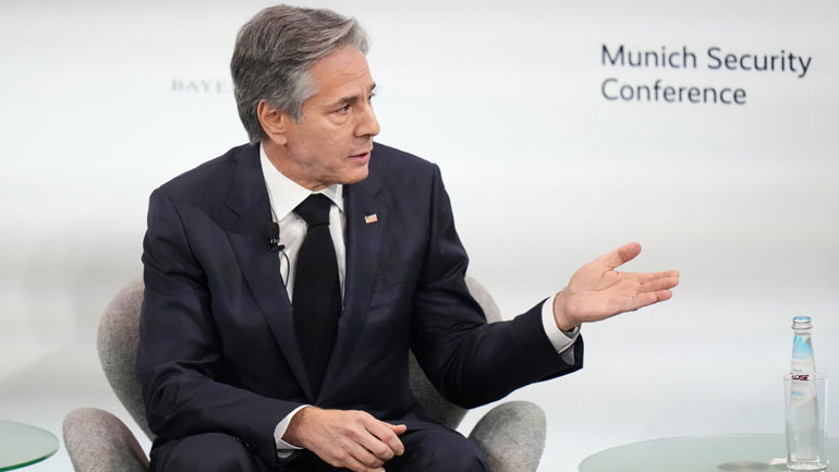 Διάσκεψη του Μονάχου: Συνάντηση Μπλίνκεν με τον Κινέζο ανώτατο διπλωμάτη Ουάνγκ Γι