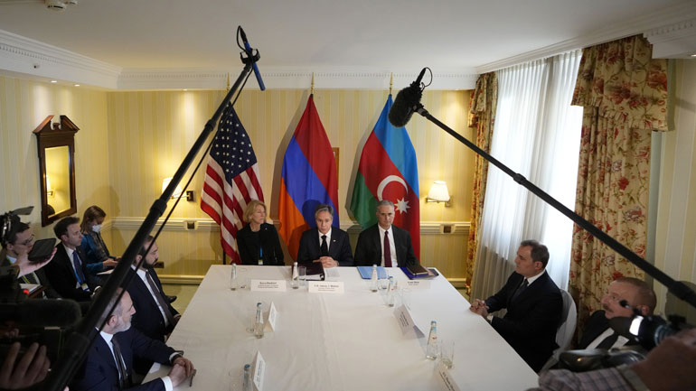 Αρμενία και Αζερμπαϊτζάν συζήτησαν την ειρηνευτική συμφωνία παρουσία Μπλίνκεν