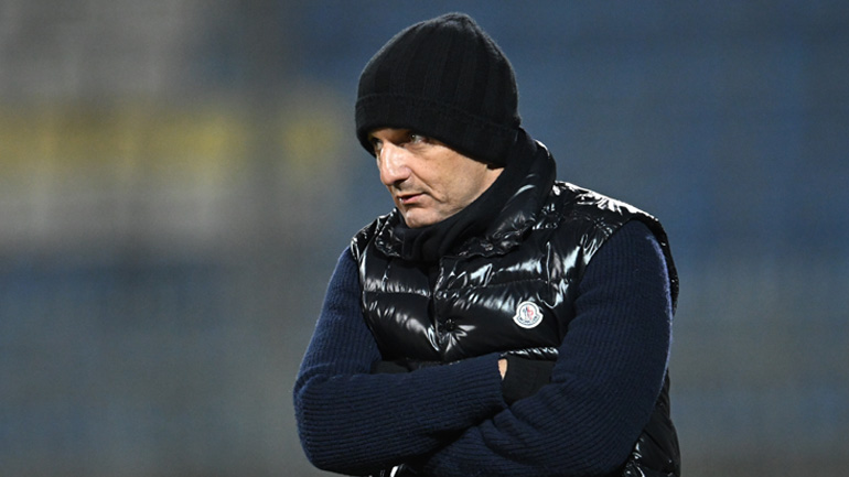 Επίθεση Λουτσέσκου στην ΑΕΚ: «Είναι ντροπή τους όσα έκαναν στο ημίχρονο!»