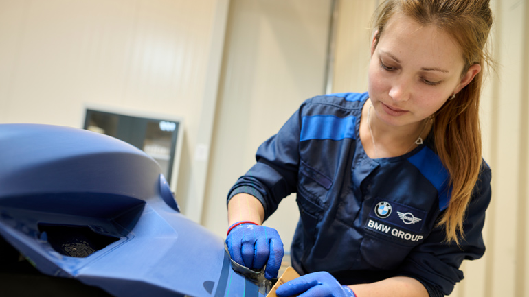 Η BMW M GmbH γιορτάζει τα 50 χρόνια μηχανοκίνητου αθλητισμού και κατασκευάζει 50 αντίτυπα BMW 3.0 CSL