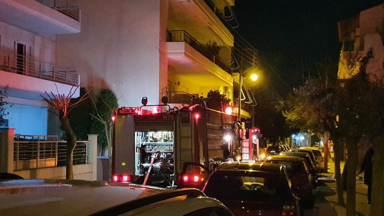 Φωτιά σε διαμέρισμα στην Αγία Παρασκευή – Στο νοσοκομείο άνδρας με ελαφρά εγκαύματα