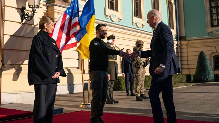 Αιφνιδιαστική επίσκεψη Μπάιντεν στο Κίεβο