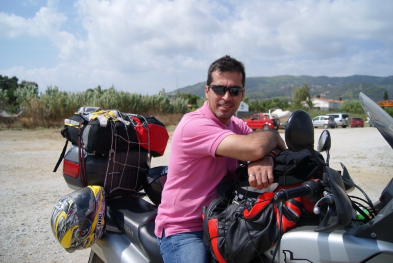 Ο πατέρας του Γιώργος Τεντόγλου, σε ταξίδι του!