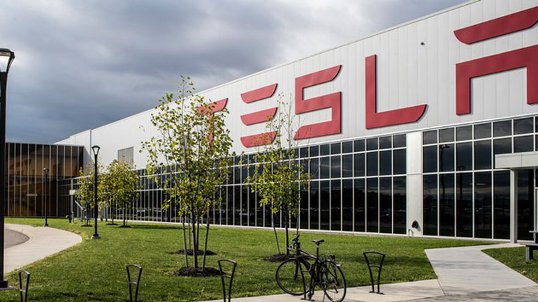 Χαμός στη Tesla: Απέλυσε εργαζομένους που σχημάτιζαν Συνδικαλιστικό Σωματείο και παρακολουθεί τους υπολογιστές;