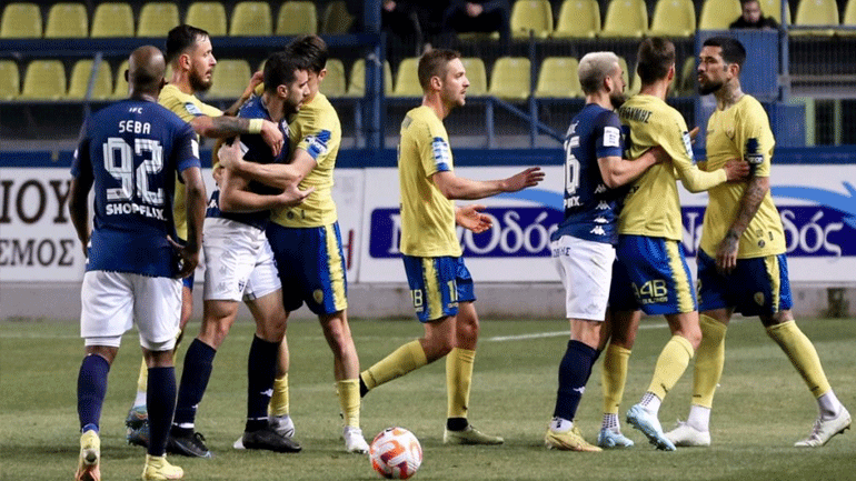 Super League: Παράπονα Ιωνικού από τη διαιτησία και τον Παναιτωλικό