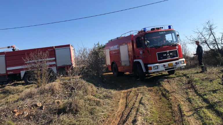 Πυρκαγιά σε ξερά χόρτα και σκουπίδια στο Γραμματικό Αττικής