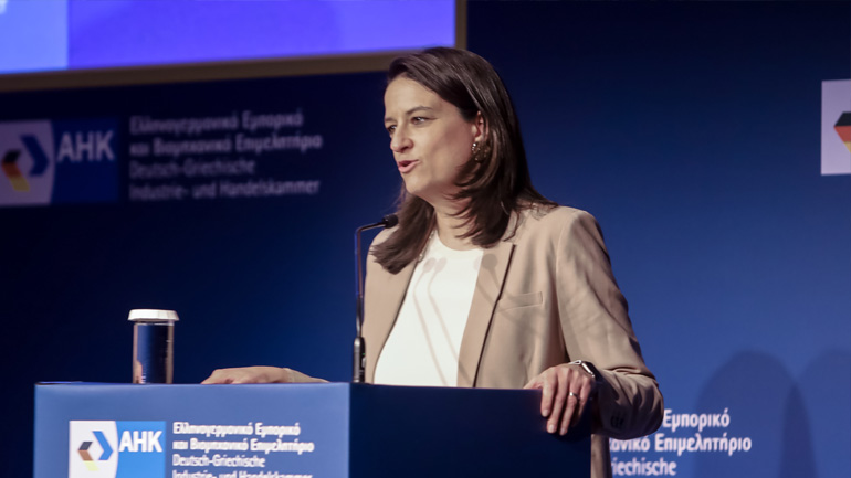 Κεραμέως: «Να παρέχουμε στα παιδιά μας καλύτερα και περισσότερα εφόδια»