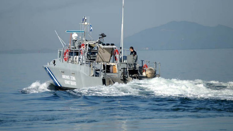 Μετανάστες απεγκλωβίστηκαν από βραχώδη περιοχή της Σάμου