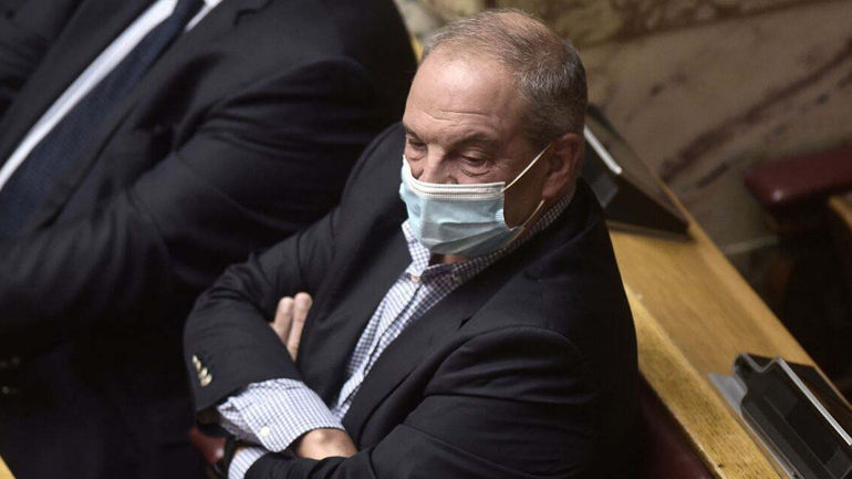 Καραμανλής και τα μυαλά στα κάγκελα!