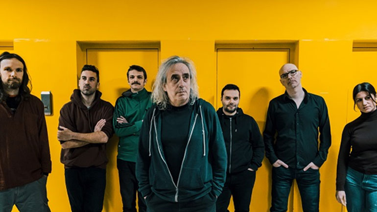 Ο Γιάννης Αγγελάκας με τους 100°C στο Piraeus Club Academy