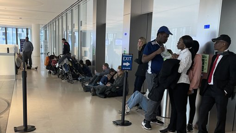 Η αστυνομία απέκλεισε την πρεσβεία των ΗΠΑ στο Λονδίνο λόγω ύποπτου πακέτου Η αστυνομία απέκλεισε την πρεσβεία των ΗΠΑ στο Λονδίνο λόγω ύποπτου πακέτου