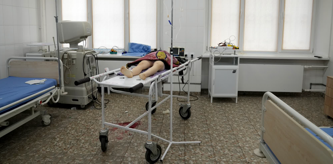 Οι γιατροί του νοσοκομείου της Μαριούπολης έκαναν υπεράνθρωπες προσπάθειες, αλλά το εξάχρονο κοριτσάκι δεν τα κατάφερε.